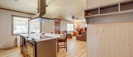 Fridge, microwave, stovetop, dishwasher