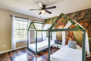 4 bedrooms, desk, iron/ironing board, travel cot - 9 Mi to Disney: Davenport Home w/ Pool & Game Room (Davenport)