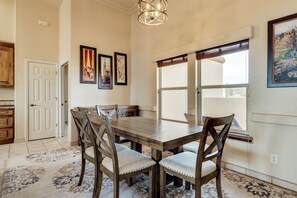 Dining - Golf, Hike & Stargaze: Quiet Home in Las Cruces (Las Cruces)