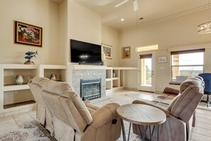 TV, fireplace, books - Golf, Hike & Stargaze: Quiet Home in Las Cruces (Las Cruces)