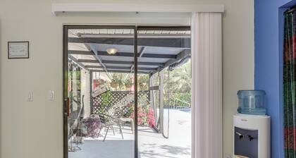 Serene West Palm Beach Gem: Outdoor Entertainment!