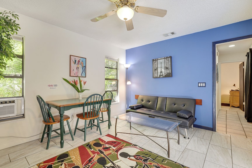Serene West Palm Beach Gem: Outdoor Entertainment! - Royal Palm Beach, FL