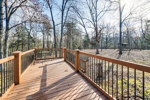 Terrace/patio - Spacious Retreat w/ Deck: 14 Mi to Nolin Lake! (Sonora)