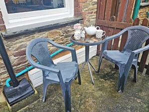 Outdoor dining - 2 bedroom accommodation in Looe (Looe)