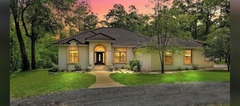 Private Retreat at 10+ acre Romantic Spanish-Style Villa. Pet-friendly.