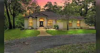 Private Retreat at 10+ acre Romantic Spanish-Style Villa. Pet-friendly.