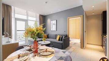 Appartement, balkon, uitzicht op de stad | Woonruimte | Een 65-inch smart-tv met kabelzenders