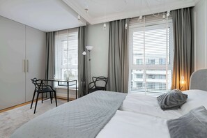 Desk, iron/ironing board, WiFi, bed sheets - Nasypowa 5 Gdynia | Unique Apartment | Outdoor Parking (Gdynia)