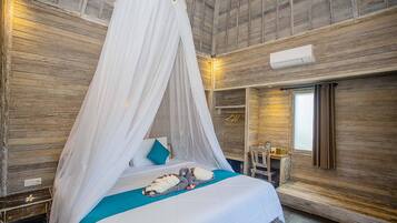 Kamar Double Keluarga, balkon, pemandangan kebun | Meja kerja, kedap suara, dan Wi-Fi gratis