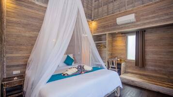Quarto casal família, sacada, vista para o jardim | Escrivaninha, quartos à prova de som, Wi-Fi de cortesia