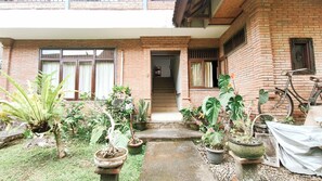 Exterior - Indraprasta Guest House Ubud (Gianyar)