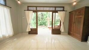 Family Triple Room, Garden View | In-room safe, desk, laptop workspace, free WiFi - Indraprasta Guest House Ubud (Gianyar)