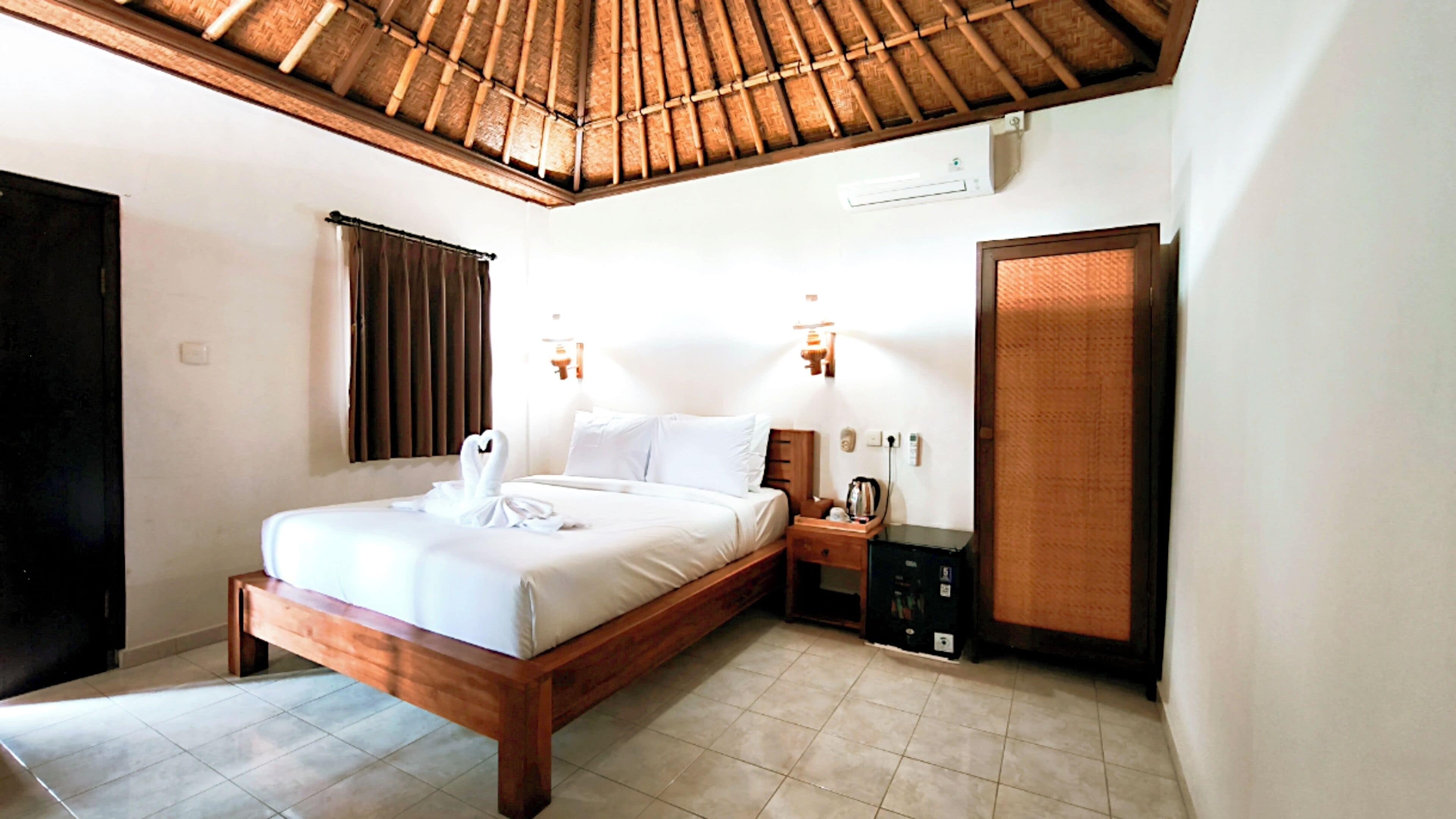 Deluxe tweepersoonskamer, uitzicht op tuin | Een kluis op de kamer, een bureau, een laptopwerkplek, gratis wifi