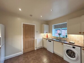 Dishwasher - Rookery Farm Holiday Cottage (Bognor Regis)