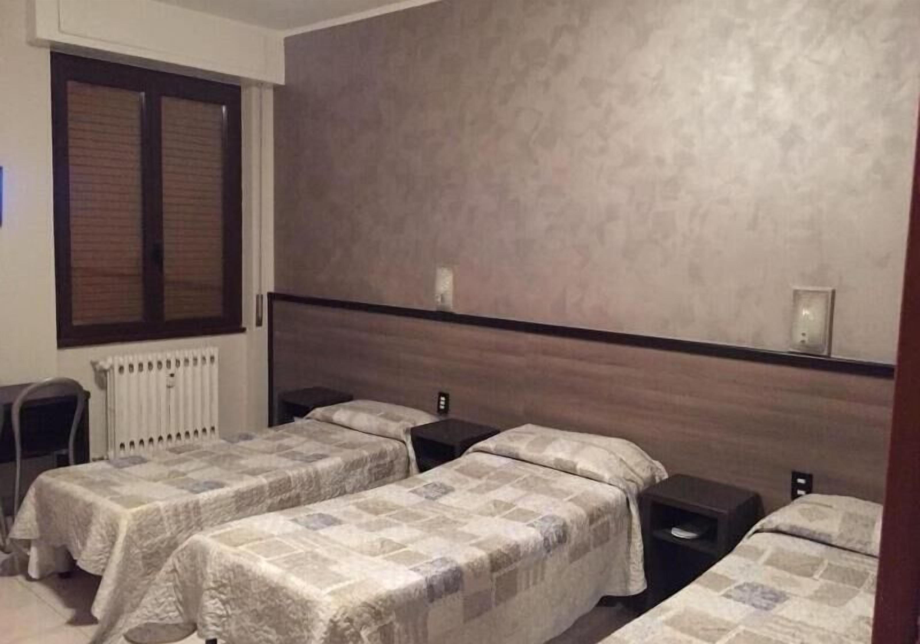 Classic-værelse til 3 personer - balkon - byudsigt | Skrivebord, arbejdsområde til bærbare computere, gratis Wi-Fi