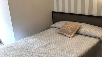 Economy-dobbeltværelse - byudsigt | Skrivebord, arbejdsområde til bærbare computere, gratis Wi-Fi