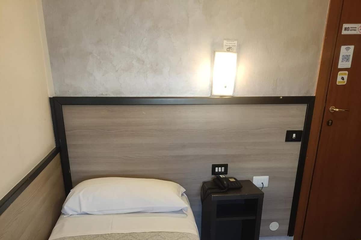 Classic Single Room, City View | Desk, laptop workspace, free WiFi