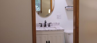 Comfortable 2/3 bedroom home near EIU