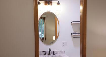 Comfortable 2/3 bedroom home near EIU