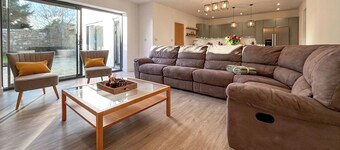 3 bedroom accommodation in Plymouth