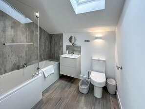 Towels - 3 bedroom accommodation in Plymouth (Plymouth)