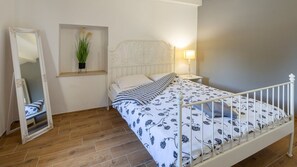 Iron/ironing board, free WiFi, bed sheets - Villa Gajana 1 by Villas Guide (Gajana)