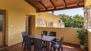 Outdoor dining - Villa Gajana 1 by Villas Guide (Gajana)