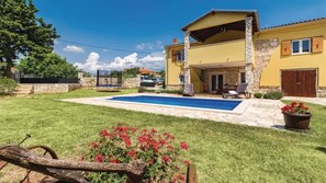 Pool - Villa Gajana 1 by Villas Guide (Gajana)