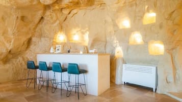 Luxury-Suite, Stadtblick | Minibar, Zimmersafe, Verdunkelungsvorhänge, schallisolierte Zimmer