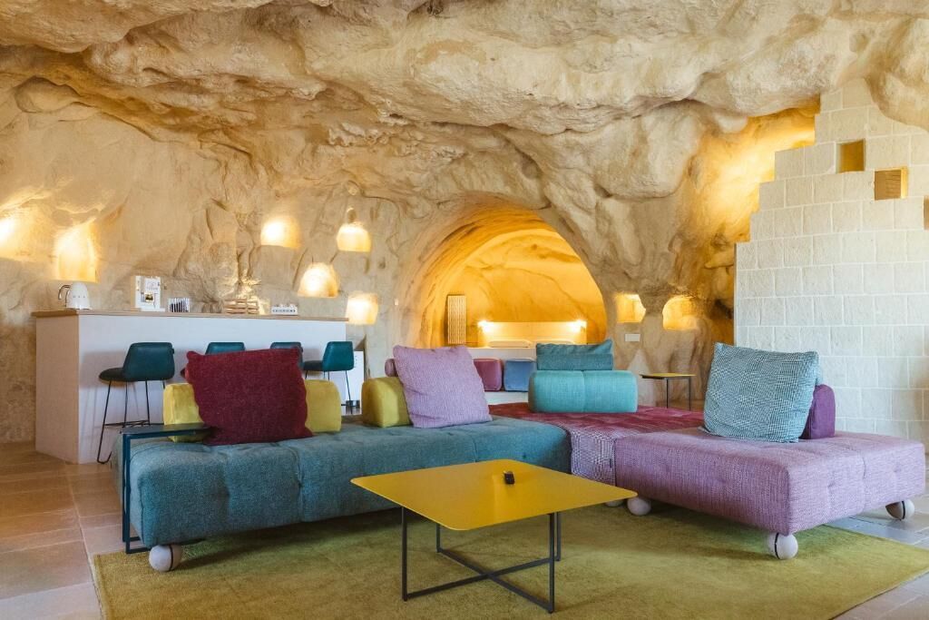 Luxury Suite, City View | Interior