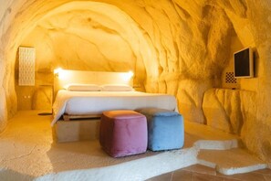 Hypo-allergenic bedding, memory foam beds, minibar, in-room safe - La Corte Dei Pastori Luxury (Matera)