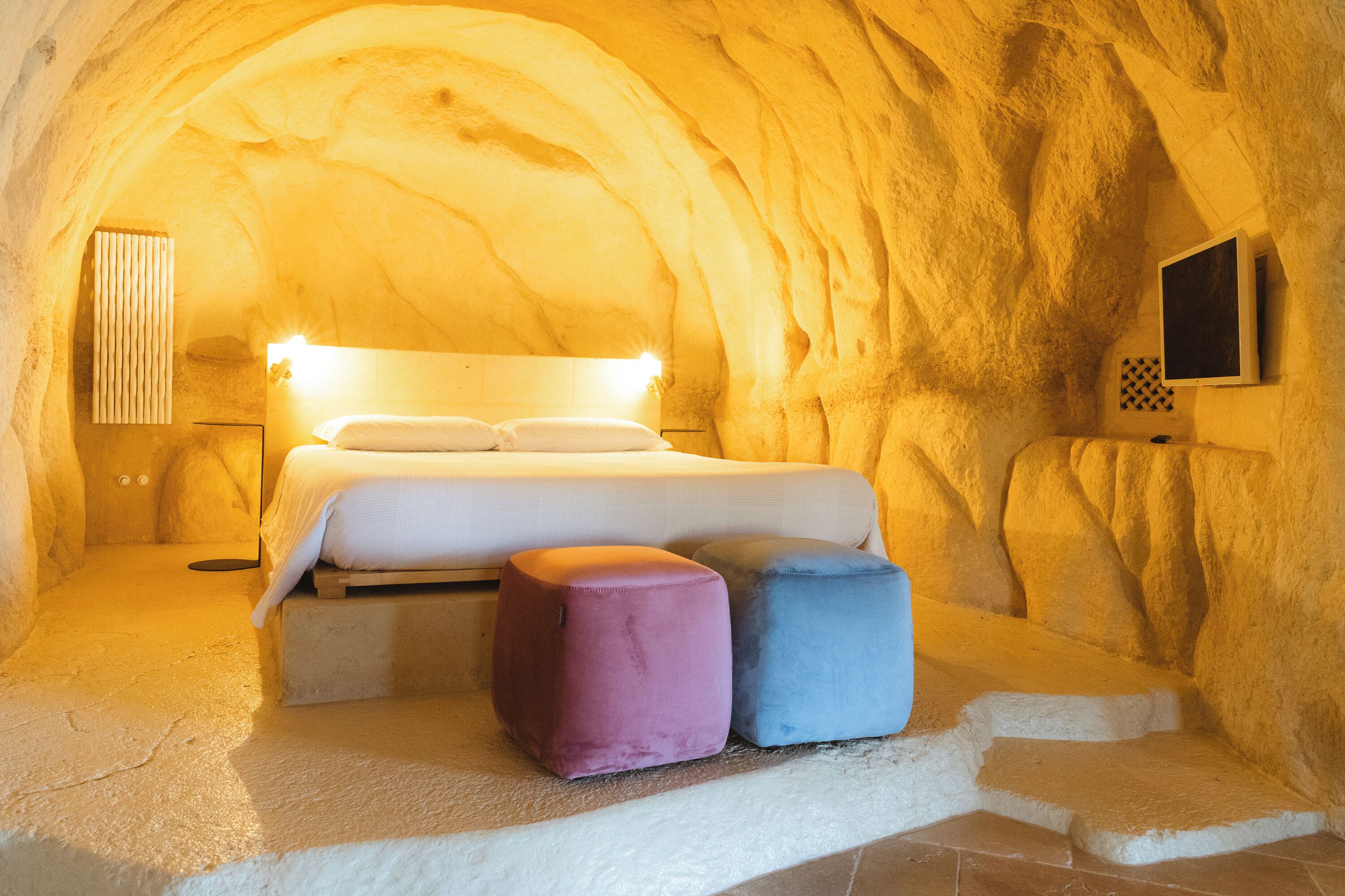 Luxury Suite, City View | Minibar, in-room safe, blackout curtains, soundproofing