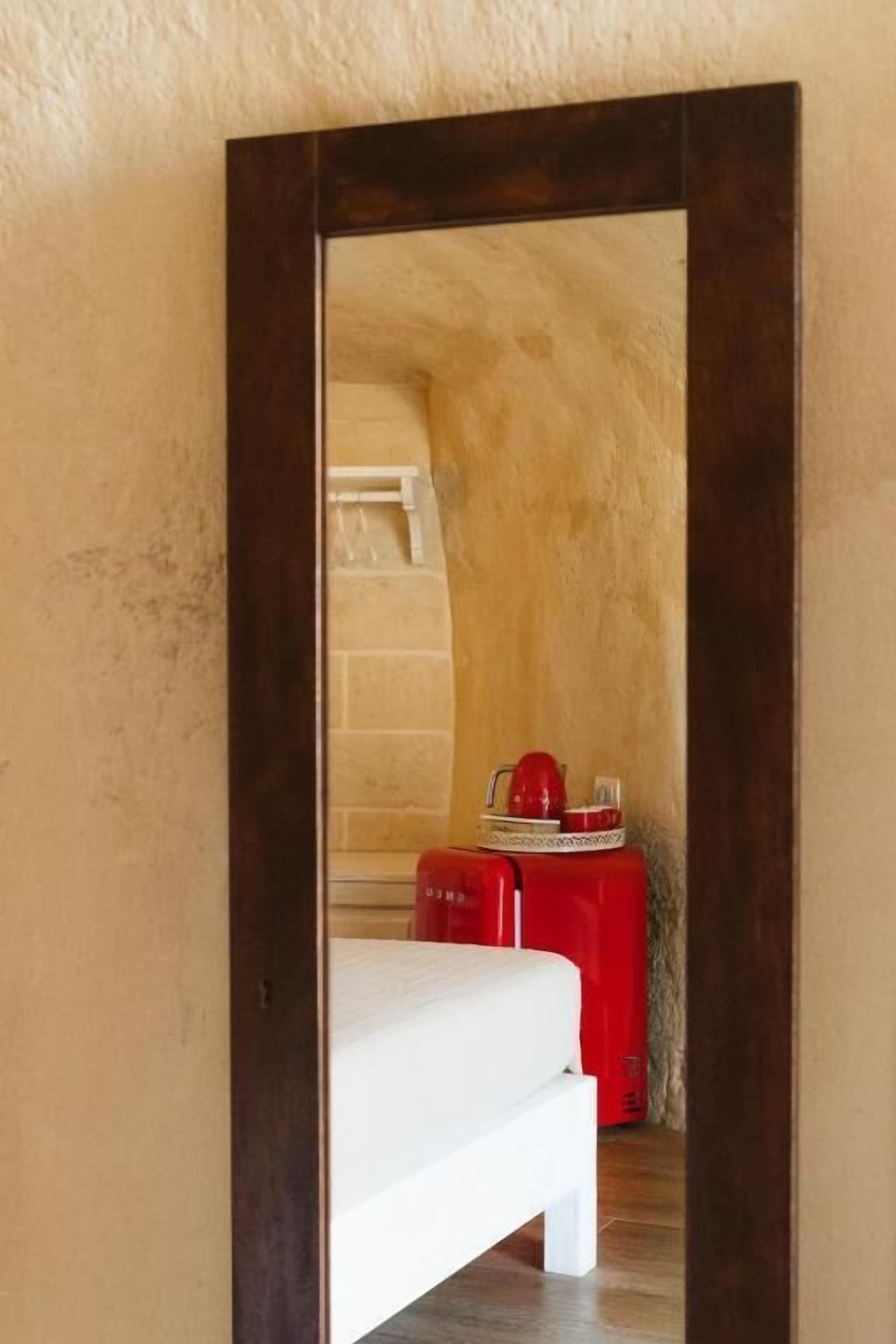 Deluxe Double Room, City View | Minibar, in-room safe, blackout drapes, soundproofing