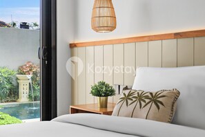 Villa, 3 slaapkamers, uitzicht op zwembad | Een bureau, een laptopwerkplek, een strijkplank/strijkijzer, gratis wifi