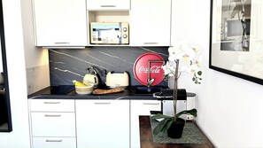 Fridge, microwave, stovetop, coffee/tea maker - Ze Perfect Place - Studio Centre Ville Masséna (Nice)