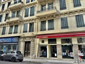 Exterior - Ze Perfect Place - Centre - Durandy - 2 Bdrms - AC (Nice)