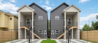 Modern Gold Oasis • Spacious 3BR Close to Downtown