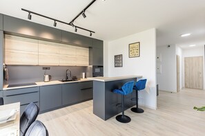 Micro-ondes, four, plaque de cuisson, lave-vaisselle