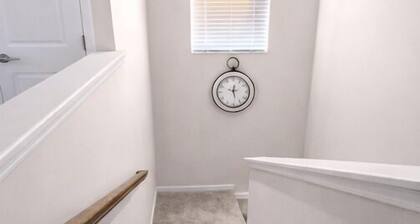 Modern 3 bedroom 3 Bath town house with workstation- Close to Uptown Charlotte