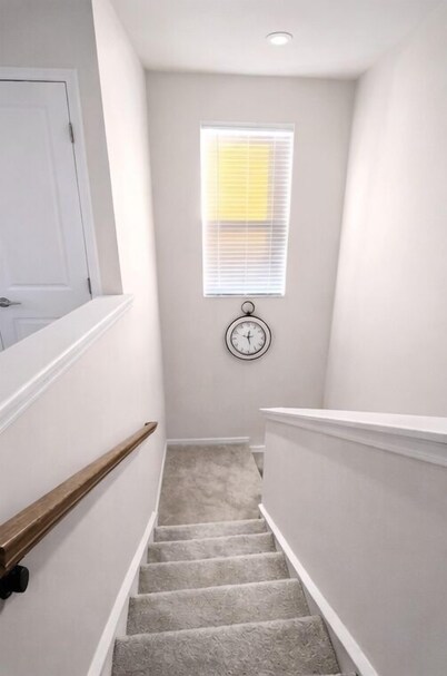 Modern 3 bedroom 3 Bath town house with workstation- Close to Uptown Charlotte