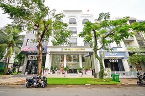 Front of property - Shilla Hotel Phu My Hung (Thanh Pho Ho Chi Minh)