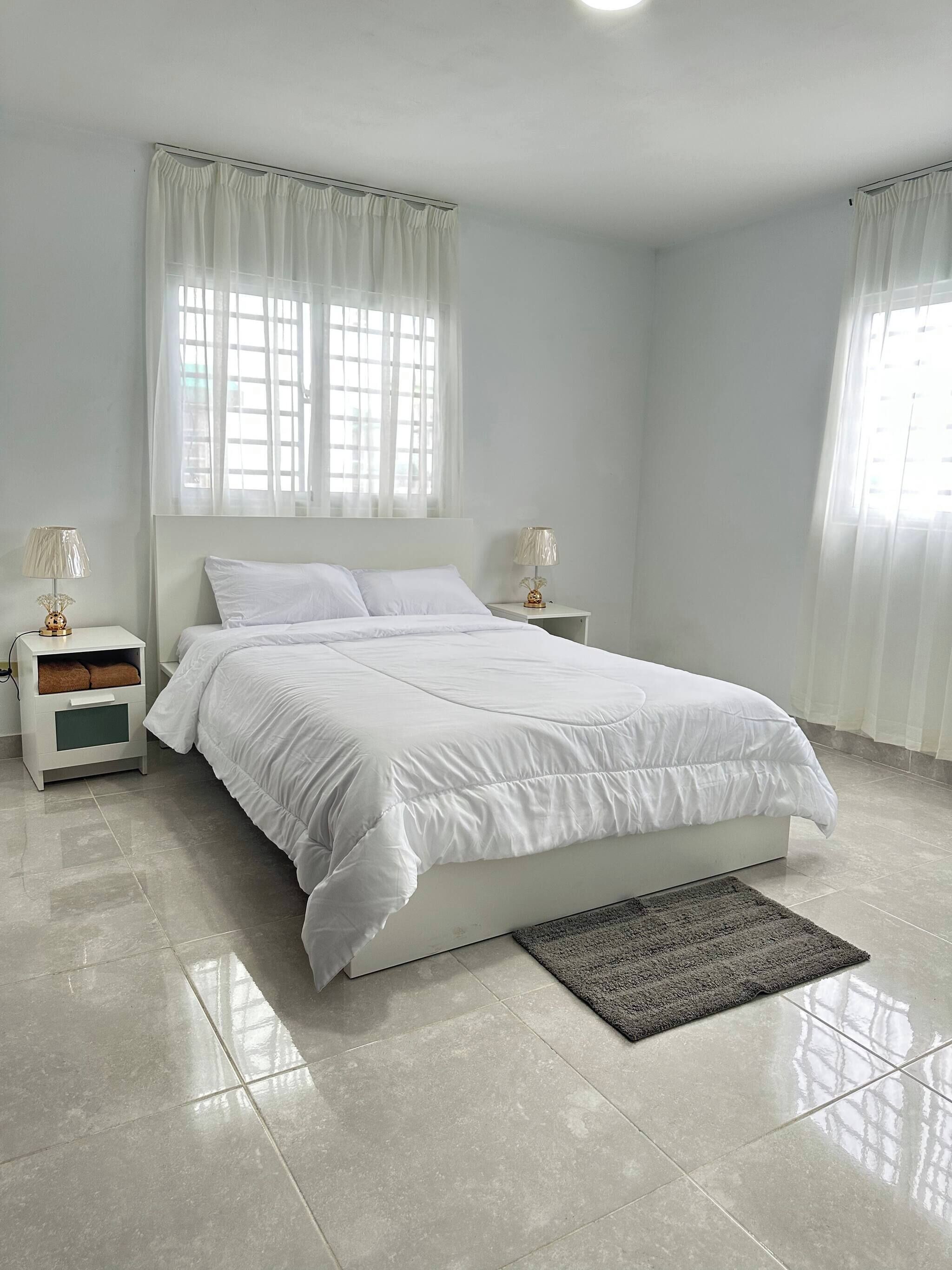 2 sovrum, internet och sängkläder