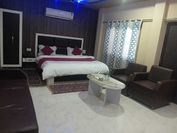 Deluxe Double Room, City View | Desk, laptop workspace, free WiFi - The Bhuwan Heights Inn (Satna)