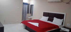 Deluxe Double Room, City View | Desk, laptop workspace, free WiFi - The Bhuwan Heights Inn (Satna)