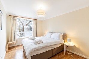 1 bedroom, iron/ironing board, Internet - Bright Canada Water Waterside Retreat (London)