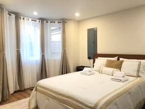 2 bedrooms, free WiFi, bed sheets - Mt Pleasant Retreat with Parking - 1200 Sqft, 2BR/2Qeen Beds, Walk to Metro, Zoo (Washington)