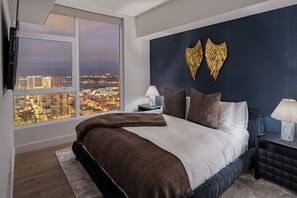 A modern bedroom with a large bed, a city view, and decorative wall art. - 41st Floor! 2BDR w/ Luxury Amenities & Balcony | SkyLux Penthouse by AvantStay (San Diego)
