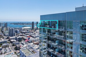 Exterior - 41st Floor! 2BDR w/ Luxury Amenities & Balcony | SkyLux Penthouse by AvantStay (San Diego)