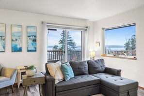 Smart TV, fireplace - Cozy Whidbey Island Home Near Langley Waterfront & Dining | Tideview (Langley)