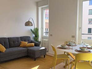 TV - Modern two-room apartment central borfuro kitchen living room design (Bergamo)